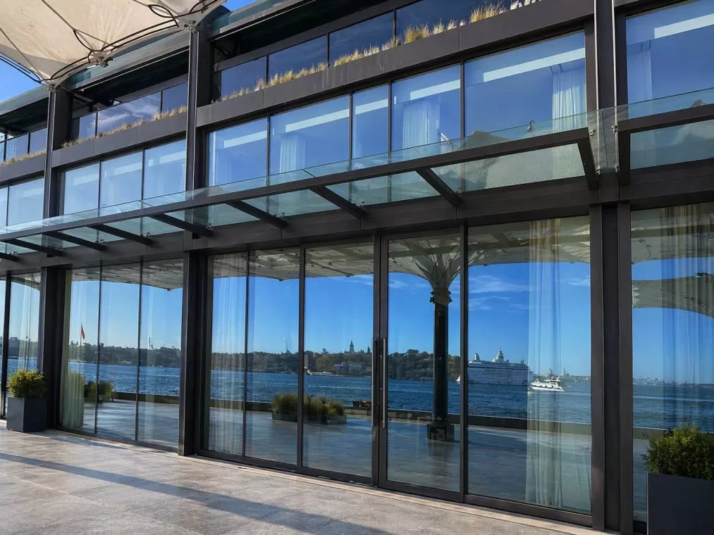The Peninsula İstanbul Oteli Spider Sistem Cam Saçak Uygulaması