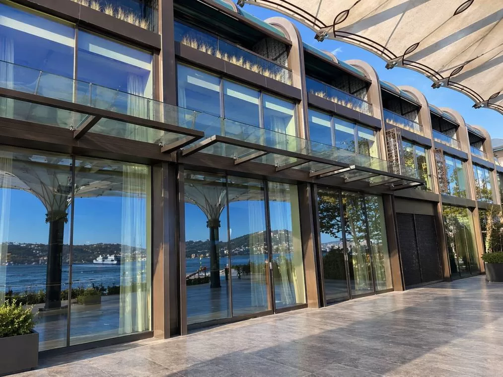 The Peninsula İstanbul Oteli Spider Sistem Cam Saçak Uygulaması